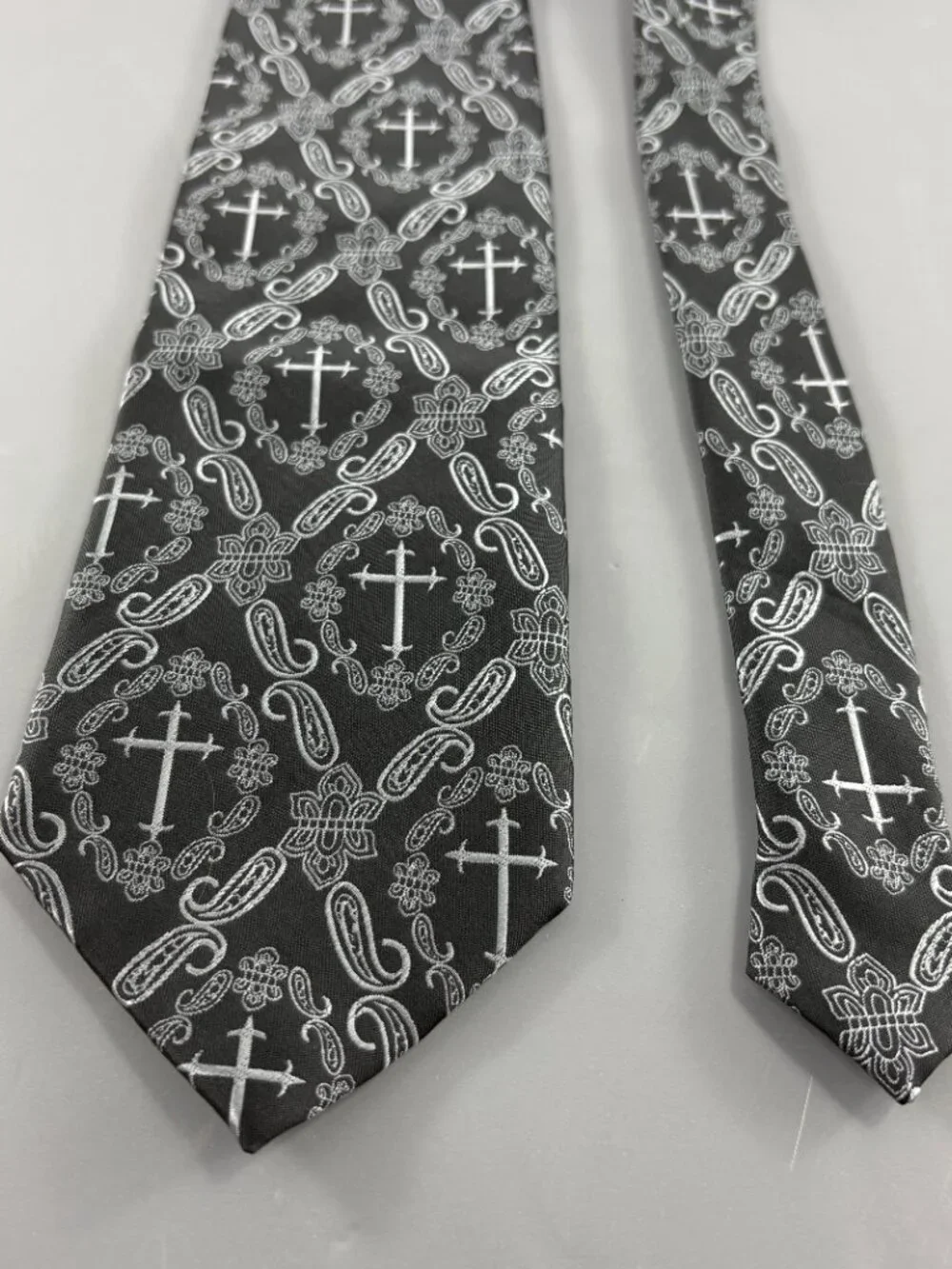Vintage Daniel Ellissa Black / Grey Christian Cross / Paisley Men's Tie
